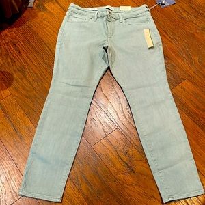 New Universal Thread mid rise skinny light green jeans size 12 (31 waist)